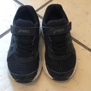Boy ASICS tennis shoes